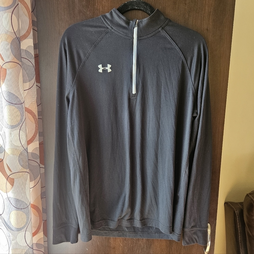 Under Armour Black HeatGear Top Size Medium